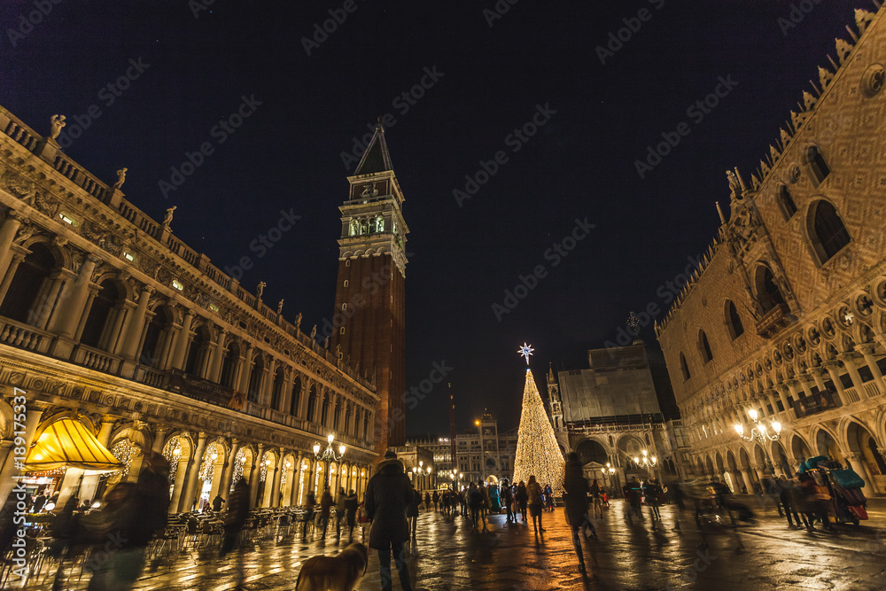 Fototapeta premium VENICE, ITALY - JANUARY 02 2018: night view of the Christmas Tree in San Marco Square