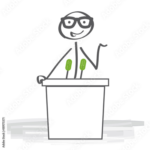 Dozent hält Vortrag am Podium