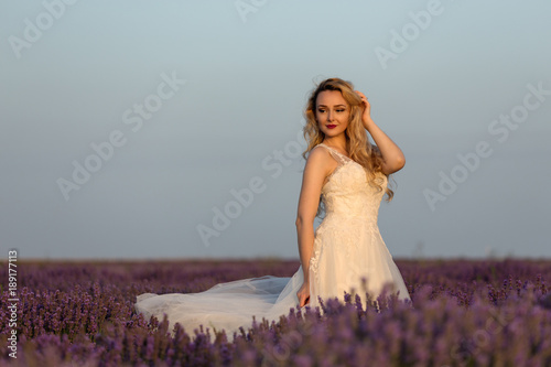 beautiful bride in lavender field, after wedding, trash the dress, shooting, spring or summer, sunset
