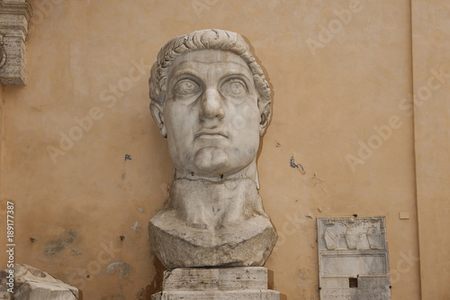 Kopf der Kolossalstatue von Kaiser Konstantin, Kapitol, Rom, Italien photo