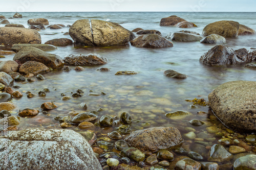 Gespaltener Stein in der Ostsee bei Rügen