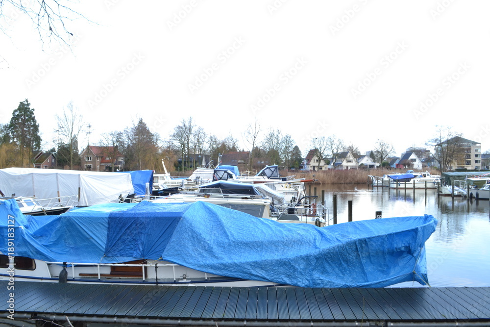 bootjes in de jachthaven van Doetinchem aan de Oude IJssel