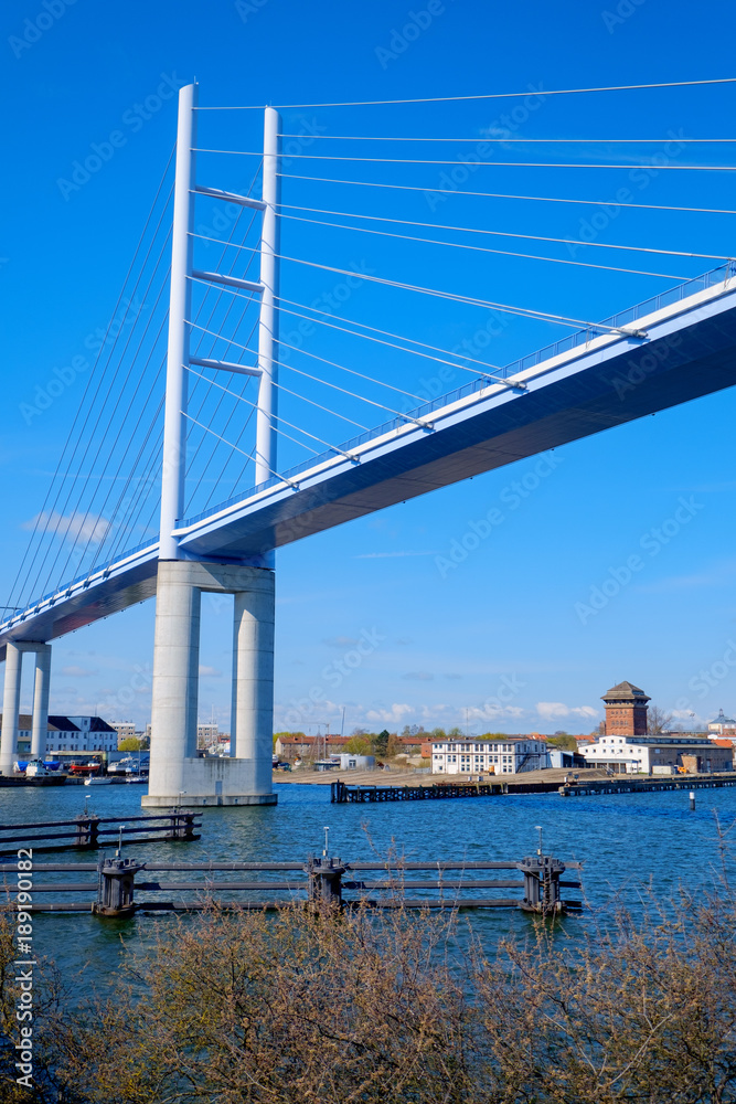 Obraz premium Die Rügenbrücke bei Stralsund