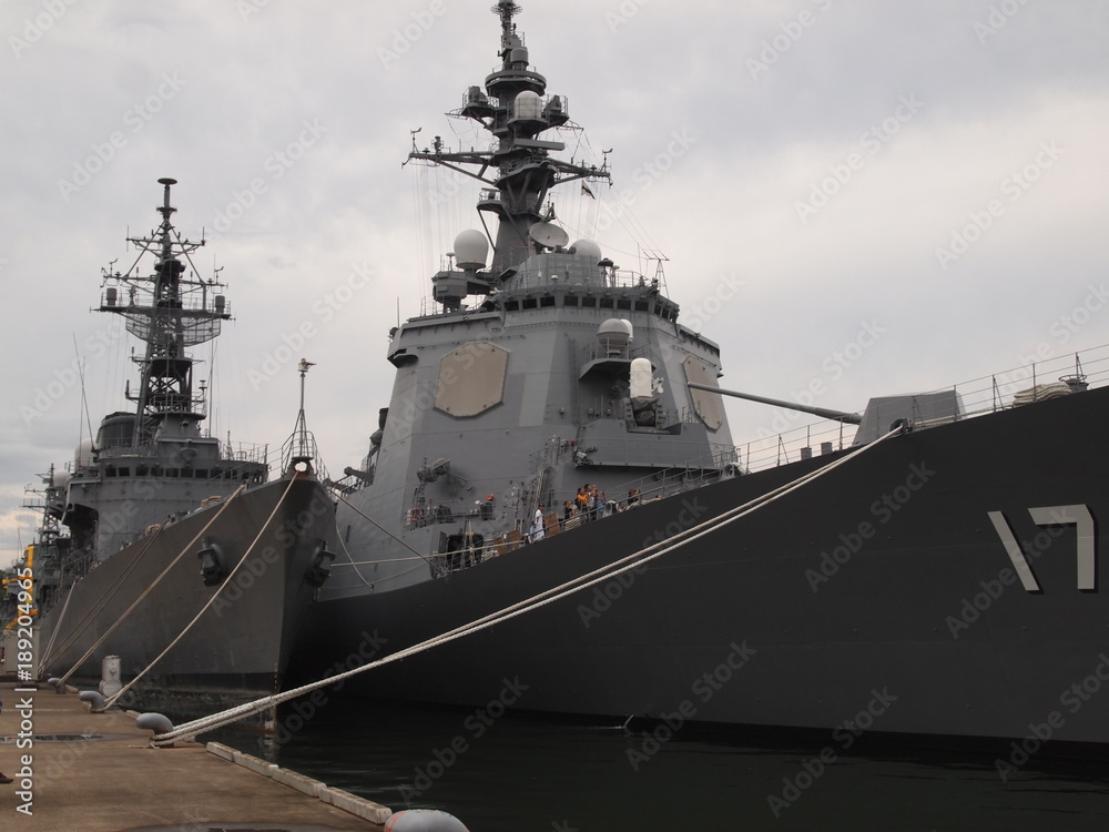 停泊する護衛艦 停泊する護衛艦