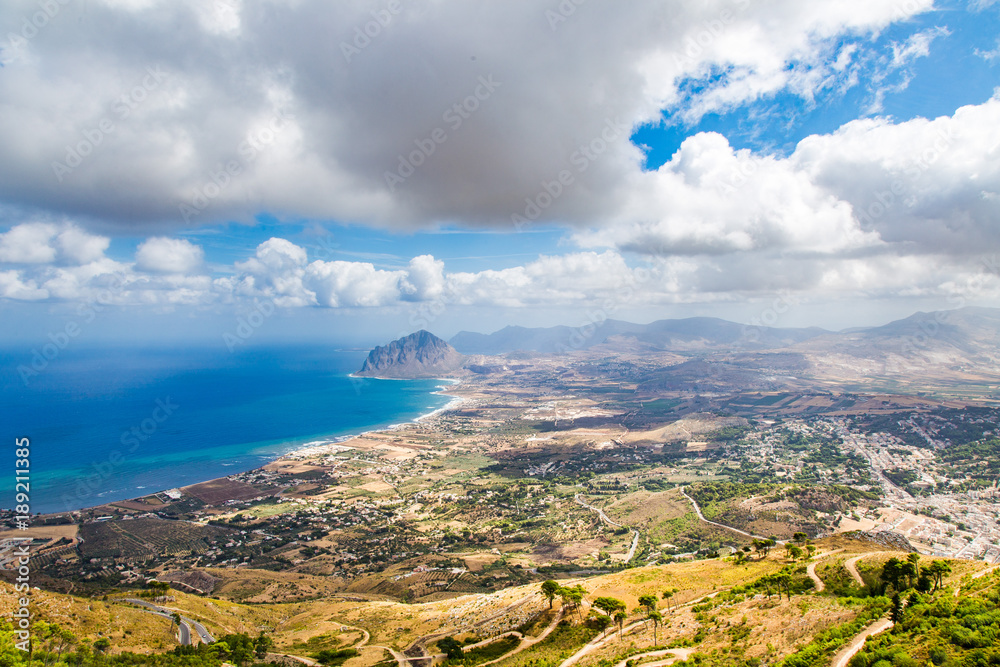 Naklejka premium Il golfo di Custonaci visto da Erice in Sicilia occidentale