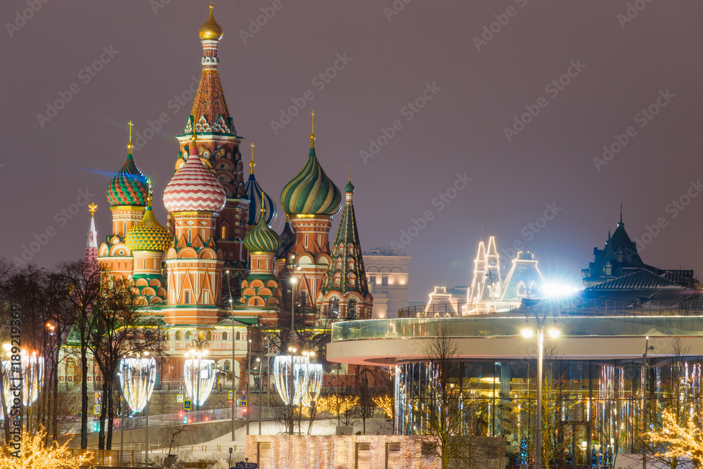 Obraz premium St. Basil's Cathedral on Red Square in Moscow, Russia.