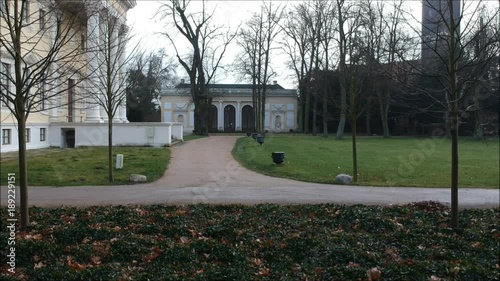 Weltkulturerbe Drohne Wörlitz Park Frühling rückwärts Laub Bäume 