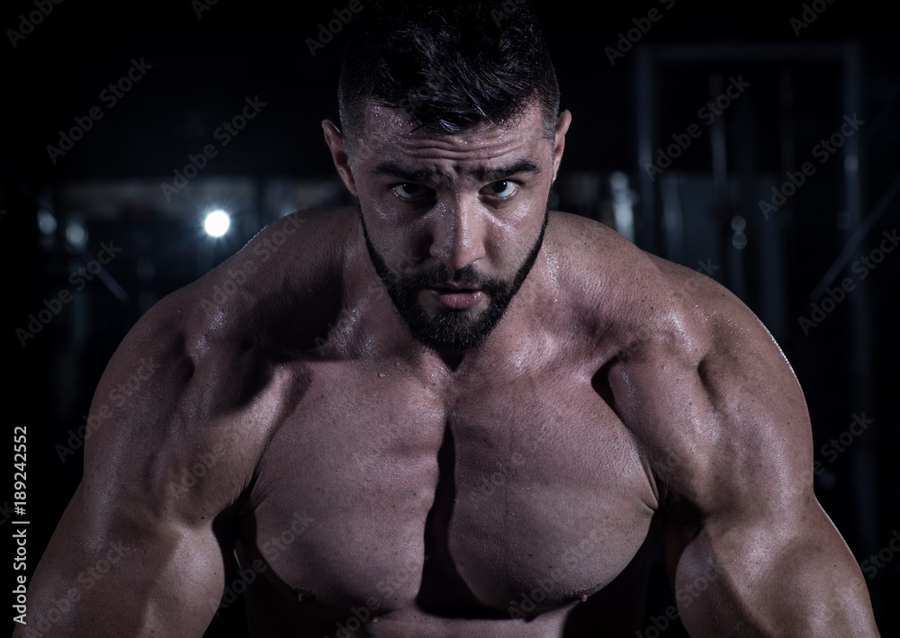 Fototapeta premium Muscle Man in the Gym