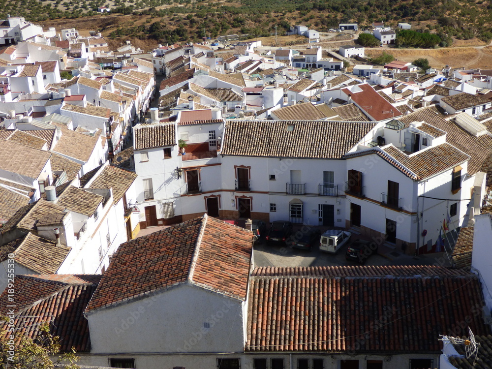 Olvera, pueblo de la provincia de Cádiz, en la comunidad autónoma de Andalucía (España) incluido en la comarca de la Sierra de Cádiz, y dentro del partido judicial de Arcos de la Frontera