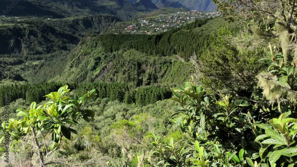 Cirque de Cilaos vu depuis le sentier menant au Piton des Neiges, sommet de l'île de la Réunion