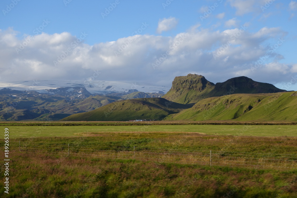 アイスランドの火山と氷河