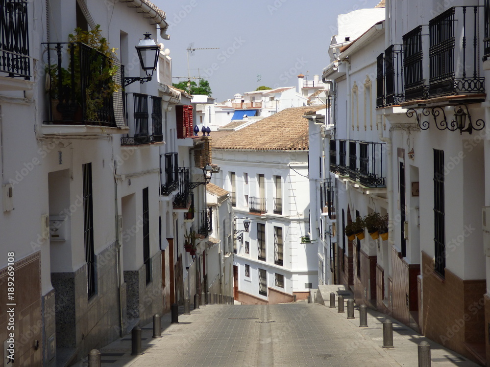 Fototapeta premium Alozaina, pueblo de Málaga, Andalucía (España) situado entre Tolox, Yunquera y Casarabonela