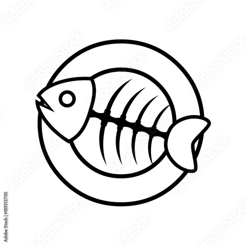 Logotipo trazo espina de pescado en plato negro en fondo blanco