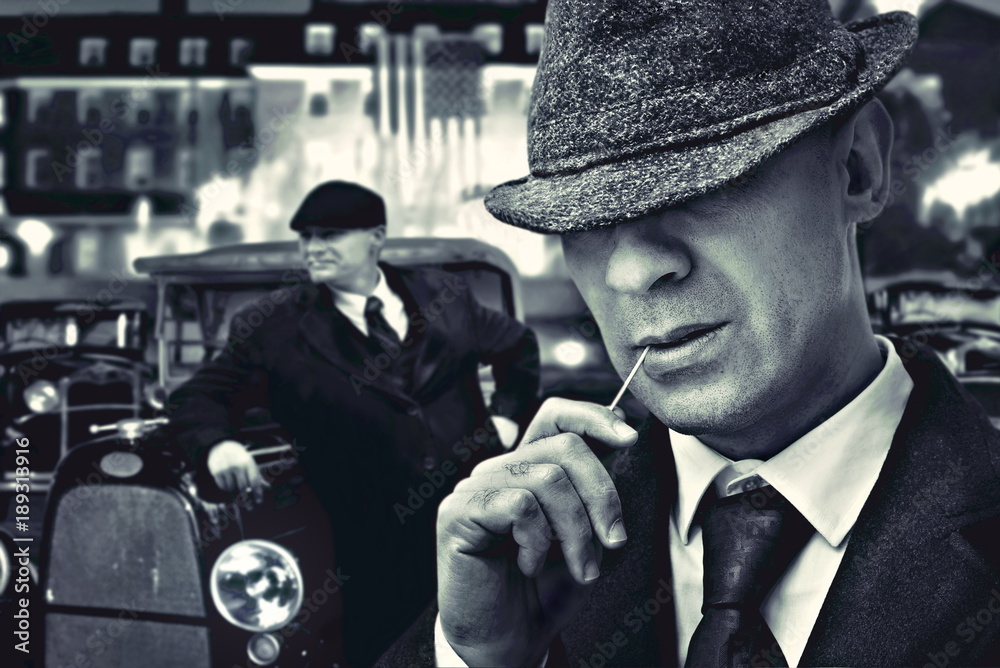 vintage bossy Italian mafia gangsters in 1930's near classic car Stock