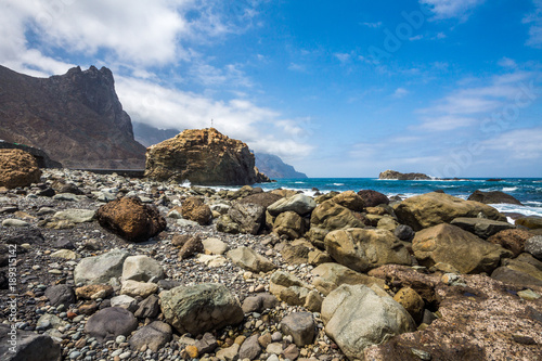 Die felsige Küste bei Almaciga im Norden der Kanareninsel Teneriffa © zauberblicke