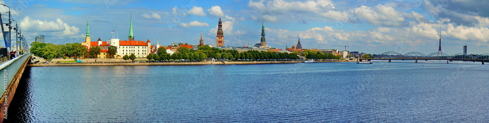 Fototapeta premium Panoramic view of Riga and river Daugava (Latvia)
