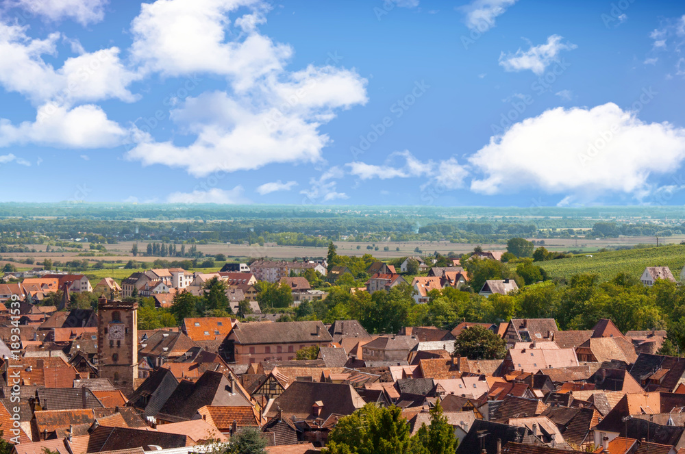 Obraz premium Ribeauvillé. Vue sur la ville depuis la montagne, Haut Rhin, Alsace. Grand Est
