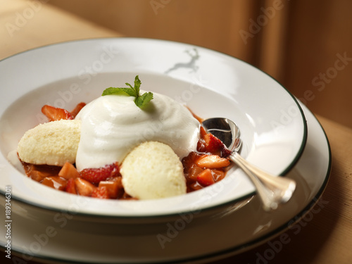 Fototapeta Naklejka Na Ścianę i Meble -  strawberries dessert wil ice cream and biscuits