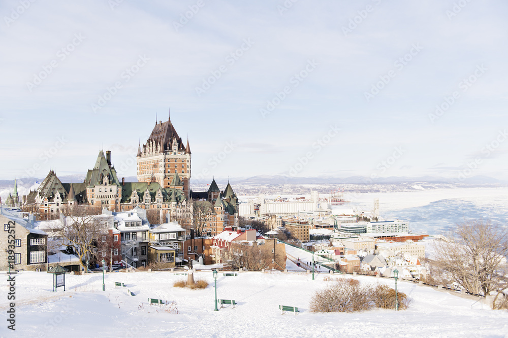 Obraz premium Beautiful Historic Chateau Frontenac in Quebec City