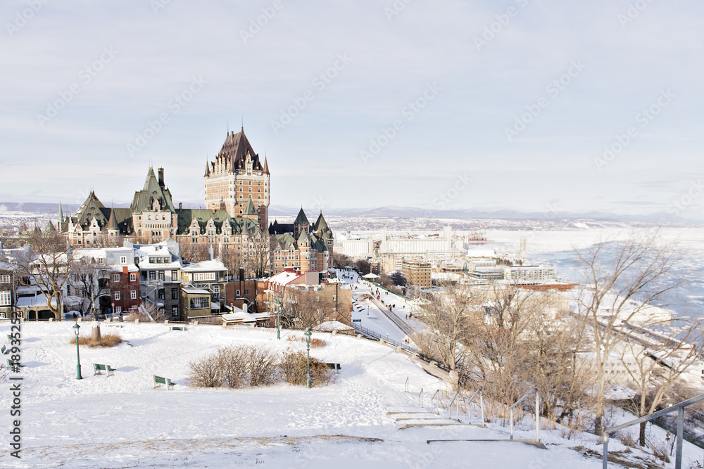 Obraz premium Beautiful Historic Chateau Frontenac in Quebec City
