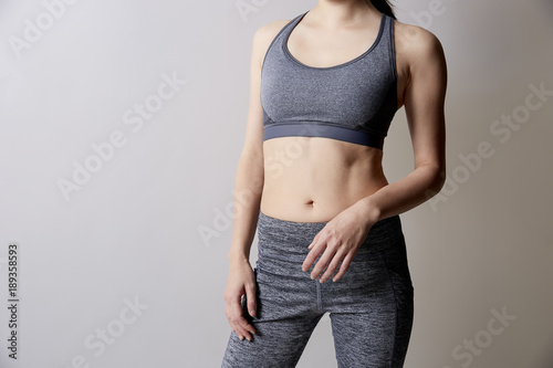 女性　筋肉　workout