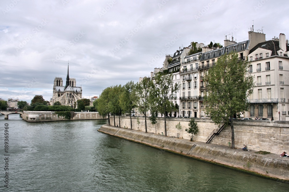 Paris cloudy weather