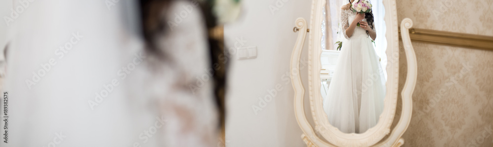 Obraz premium Bride and wedding bouquet