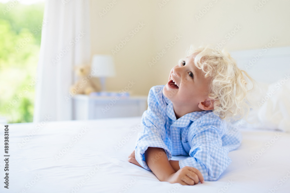 Kids in bed. Children in pajamas. Family bedroom. Kids in bed. Children in pajamas. Family bedroom.