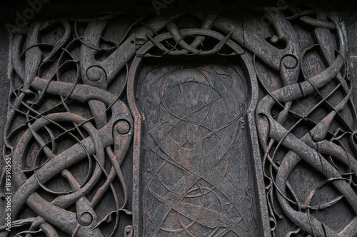 Schnitzereien an der Stabkirche in Urnes, Norwegen photo