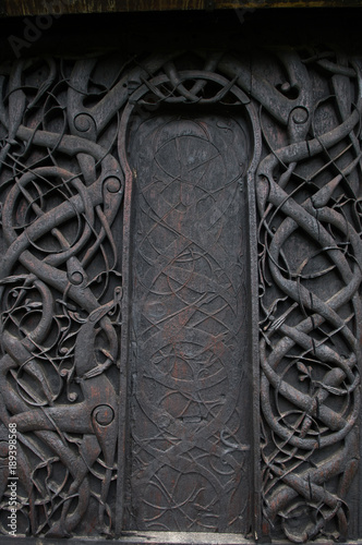 Schnitzereien an der Stabkirche in Urnes, Norwegen photo