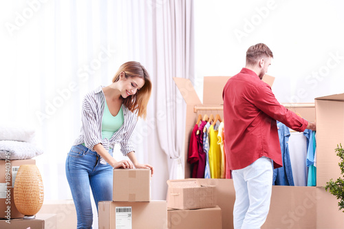 Young couple packing wardro...