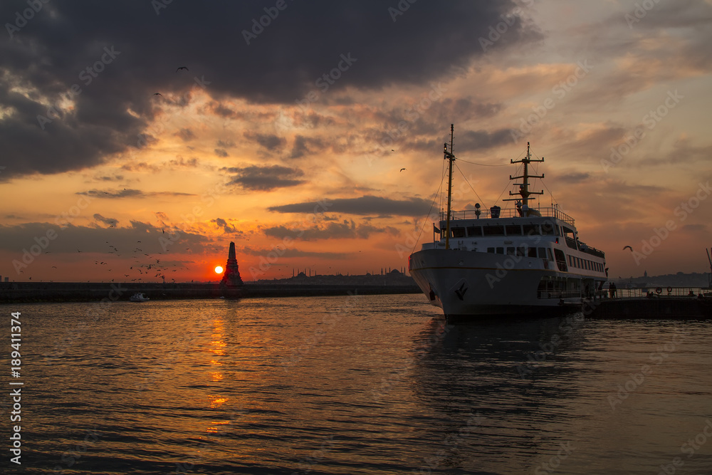 Obraz premium view of istanbul Turkey , sunset and spectacular istanbul colors,sky colors