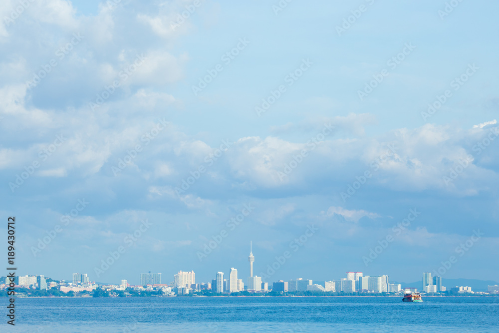 Fototapeta premium Beautiful sky with sea and boat tour background Pattaya City at Koh Lan Thailand.