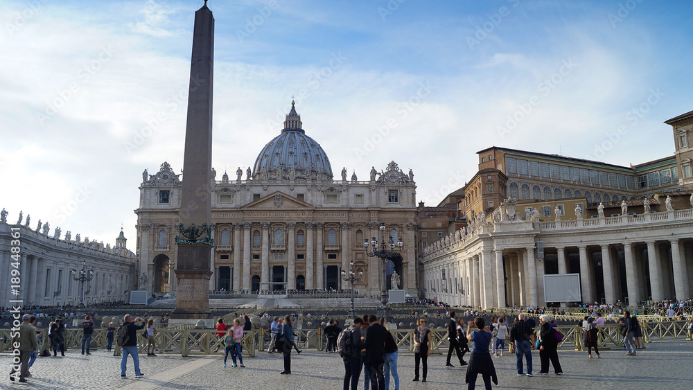 Fototapeta premium Widok na Bazylikę Świętego Piotra, Rzym, Watykan, Włochy.