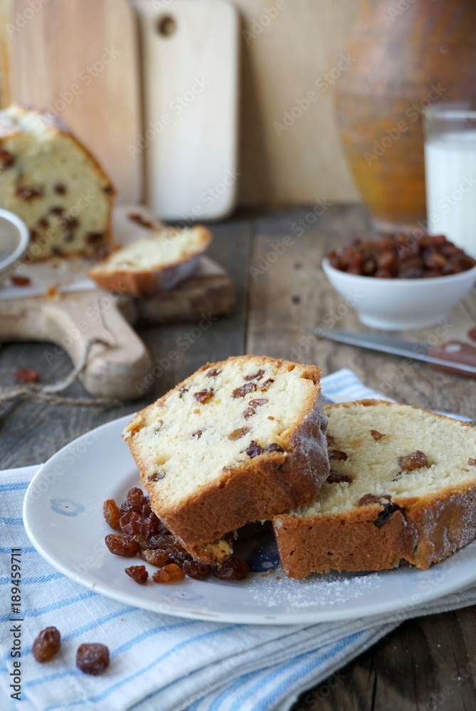 Homemade cake with raisins Homemade cake with raisins
