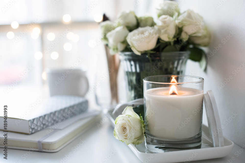 White room interior decor with burning hand-made candle and bouq - obrazy, fototapety, plakaty 