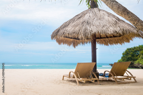 Fototapeta Naklejka Na Ścianę i Meble -  Sun loungers white tropical beach blue ocean shore