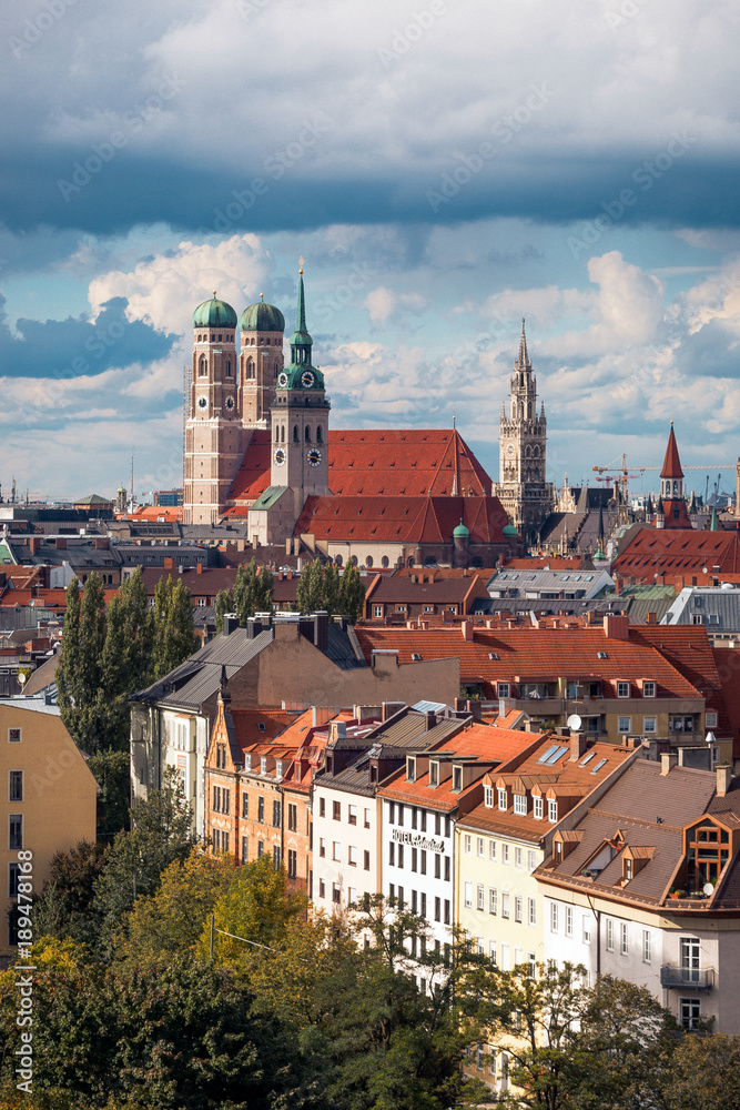 Fototapeta premium Cathedral Frauenkirche in Munich, Germany in a beautiful summer day