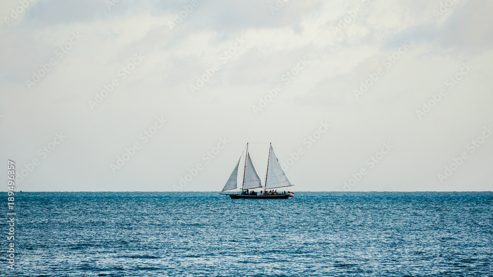 Fototapeta premium Sail Boat awaiting Sunset