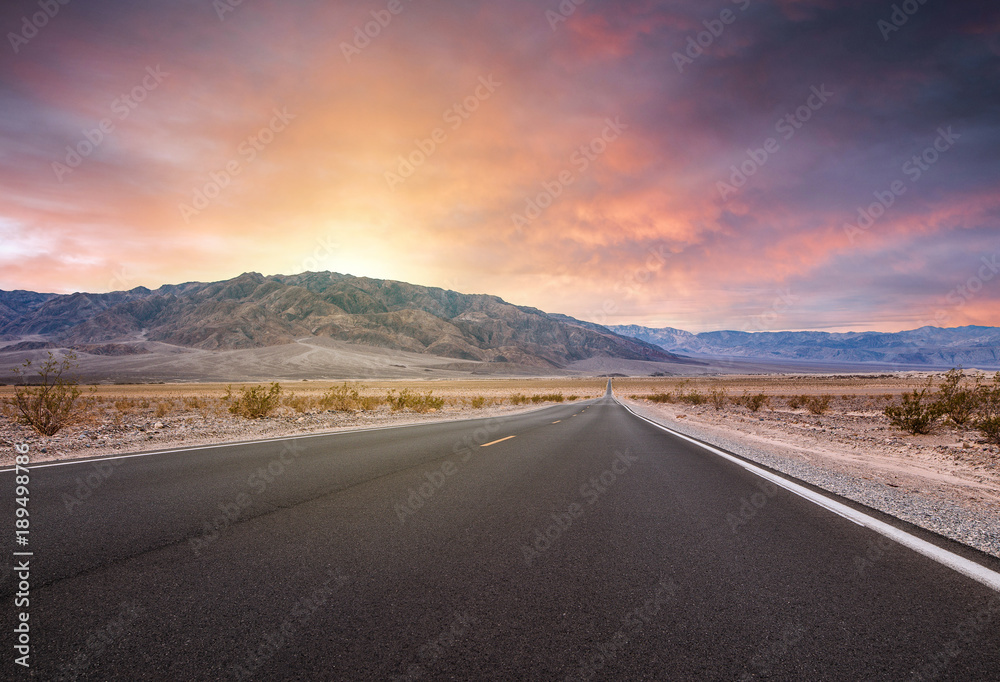 Fototapeta premium droga na pustyni