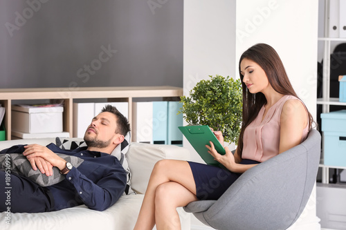 Female psychologist with pa...