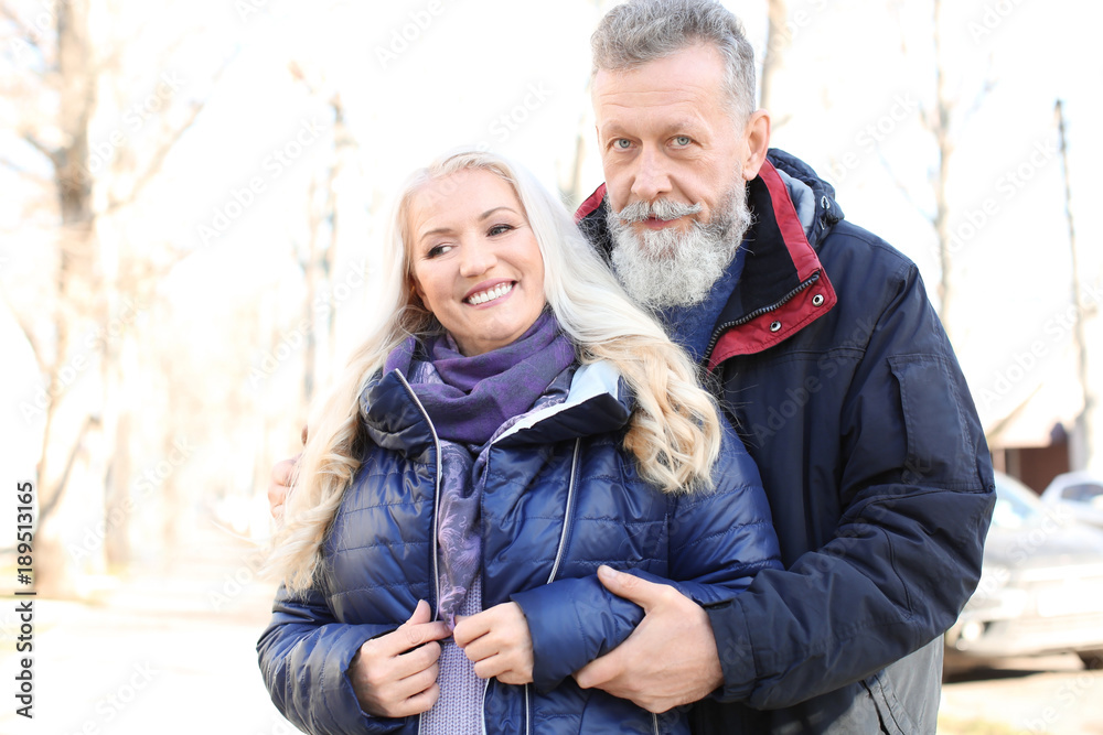 Obraz premium Happy mature couple outdoors