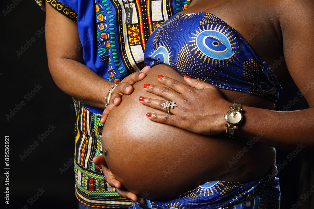 ventre femme noire africaine enceinte, couple Photos | Adobe Stock