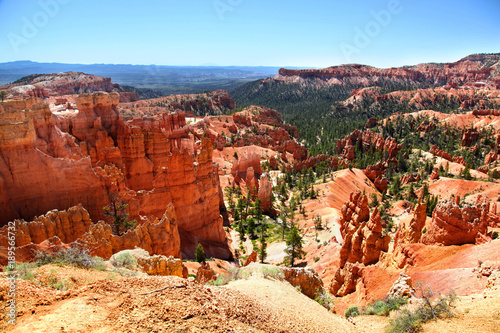 View of the hoodoo and red rock landscape of Bryce Canyon