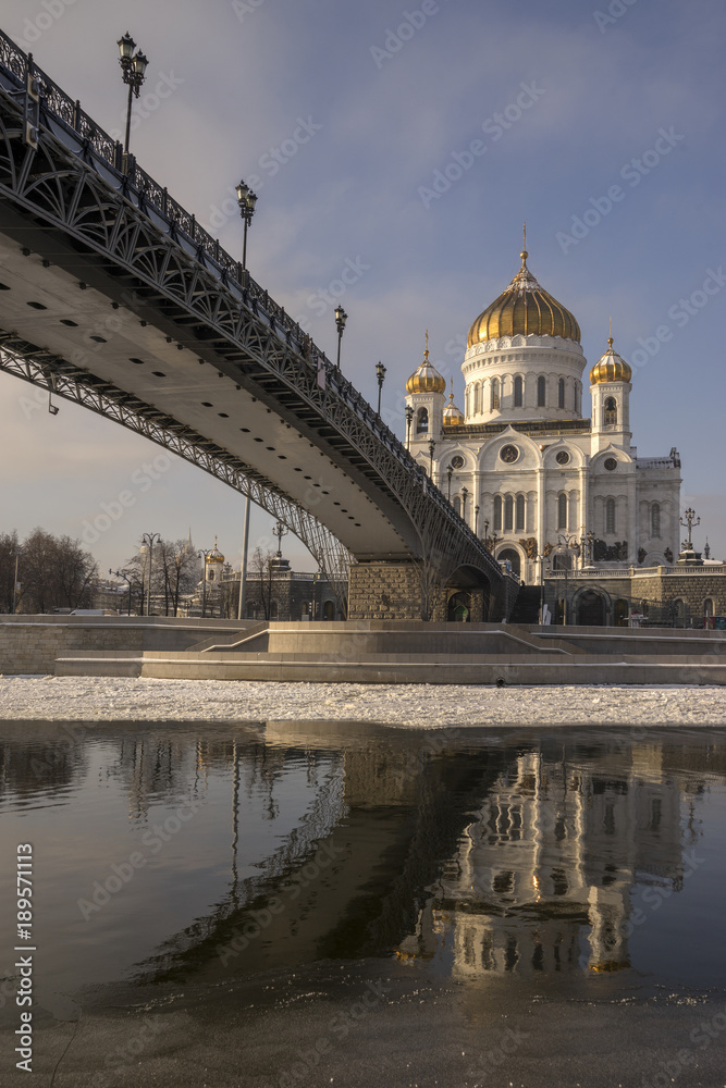 Fototapeta premium Морозный день, храм Христа Спасителя.