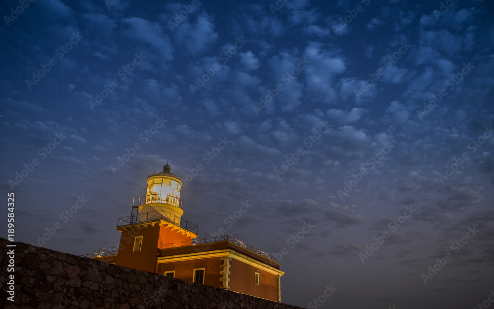 Faro di Capo Spartivento con lampada accesa di notte