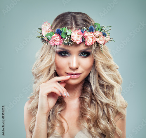 Sexy Blonde Woman Fashion Model with Roses Flowers