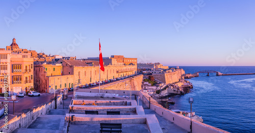 Malta Valletta Knights Hospital Sacra Infermeria - Holy Infirmery, Fort Elmo, Siege Bell Monument Panorama sunrise sunset sundown early morning morninglight purple sky cityscape mornin sky