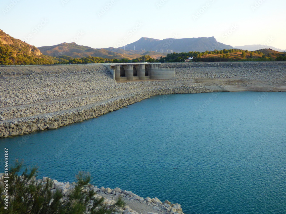 Paisaje en Ardales en la provincia de Málaga, en la comunidad autónoma de Andalucía, España Paisaje en Ardales en la provincia de Málaga, en la comunidad autónoma de Andalucía, España