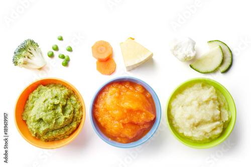 Fotomural Three bowls of baby puree isolated on white from above